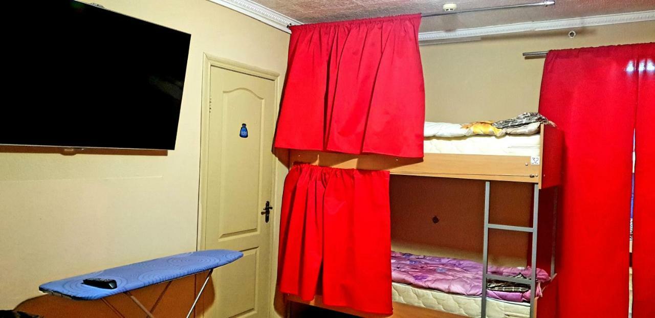 Hostel 777 Kiev Esterno foto